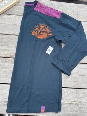 Disney Marvel Black Panther Wakanda Long Sleeve Shirt Large NWT Port of Bashenga